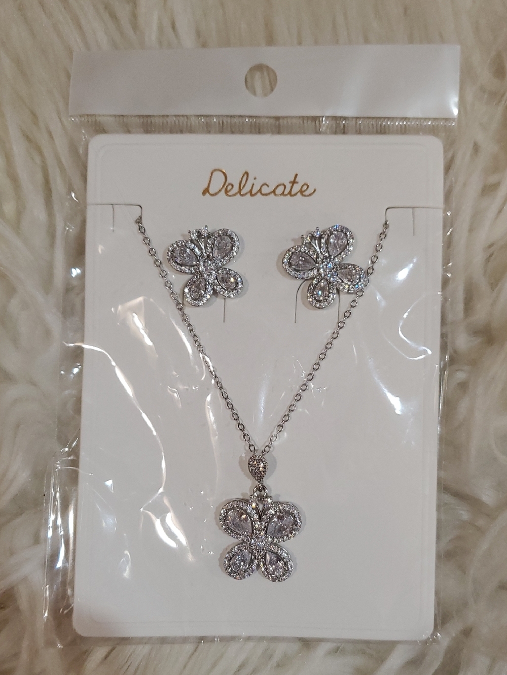 Delicate necklace and earrings set